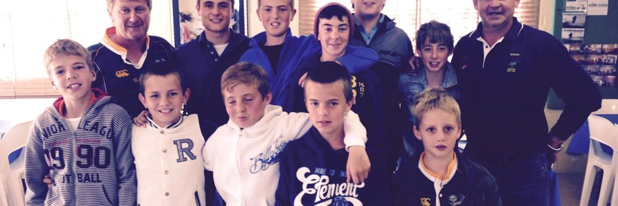  Die groep juniors wat Overberg Boothengelklub se â€œJunior Ontwikkelingsdagâ€ bygewoon het, met voorsitter DP Burger regs (Foto: â€˜n Klublid)